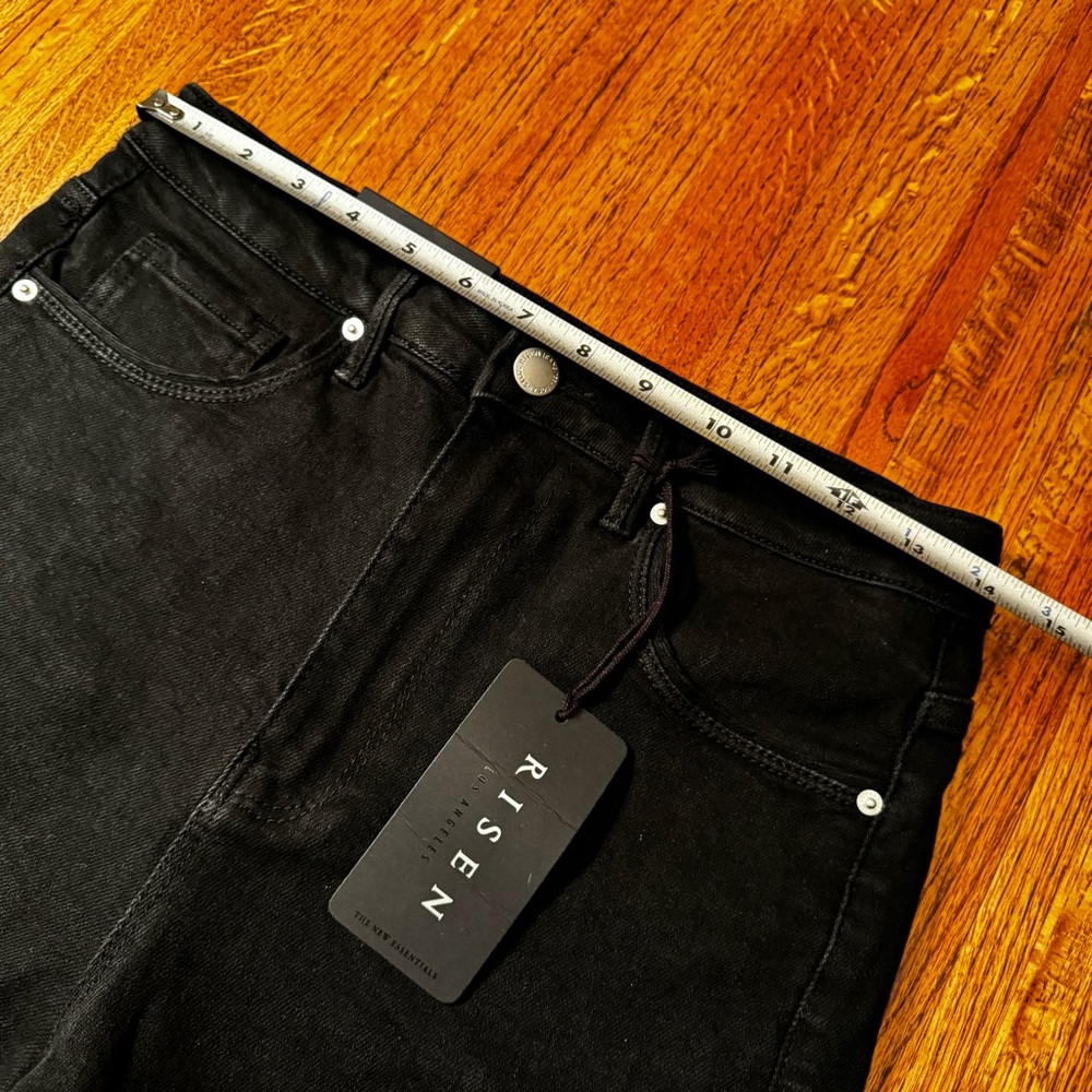 NWT Risen High Rise Rolled Up Shorts Size Medium - Picture 12 of 13